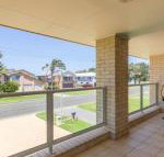 Azure Waters perfectly positioned with ocean views - Accommodation Melbourne