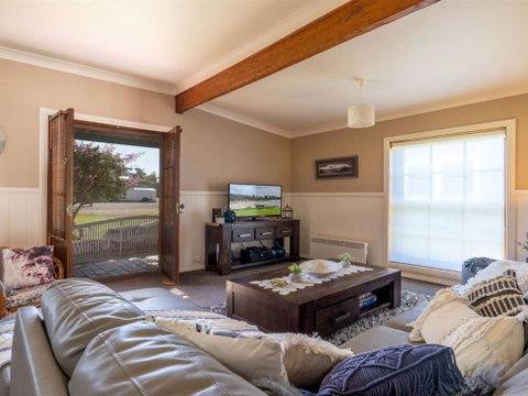 Cudgee Quaint Cottage With Separate Cabin - Accommodation Melbourne 6