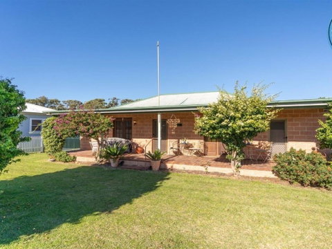 Cudgee Quaint Cottage With Separate Cabin - Accommodation Melbourne 3