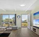 Dolphin Breeze fully fenced  pet friendly - Accommodation Melbourne