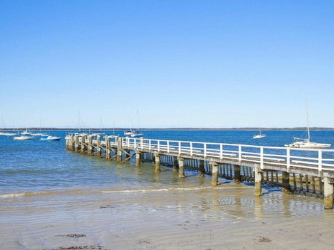 Serene Spacious Air Conditioned Accommodation - Accommodation Melbourne 1