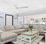 Sunset Beach situated between two beaches  a lake - Accommodation Melbourne