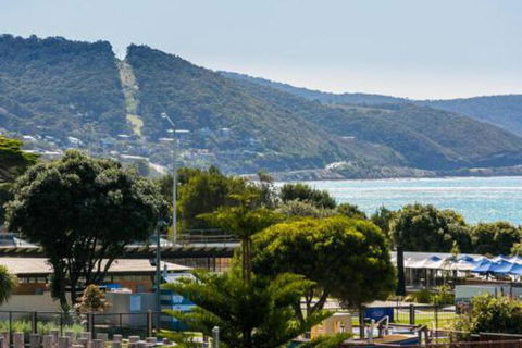 LOUTTIT BAY APARTMENT 1 Free Wifi Ocean Views & The Ultimate Location - Accommodation Melbourne 4