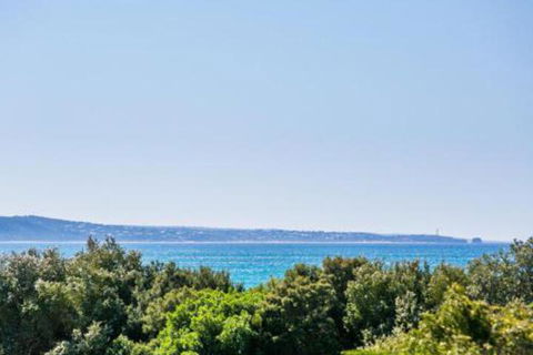 LOUTTIT BAY APARTMENT 1 Free Wifi Ocean Views & The Ultimate Location - Accommodation Melbourne 3