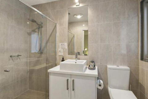 LOUTTIT BAY APARTMENT 1 Free Wifi Ocean Views & The Ultimate Location - Accommodation Melbourne 2