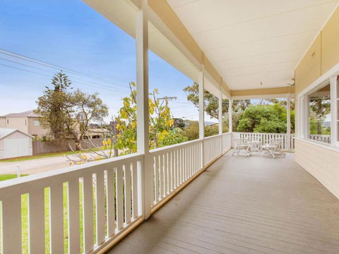 BEACHSIDE GETAWAY DROMANA - Accommodation Melbourne 5