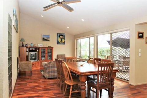 BEACHSIDE VILLA 2 - Accommodation Melbourne 0