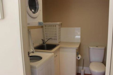 BEACHSIDE VILLA 2 - Accommodation Melbourne 7