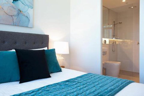 CITY HIGH Hosted By: LAbode Accommodation - Accommodation Melbourne 2