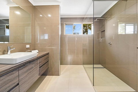 CANAL HOME NEAR MOOLOOLABA Kooringal - Accommodation Melbourne 4