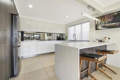 CANAL HOME NEAR MOOLOOLABA Kooringal - Accommodation Melbourne 1