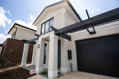 Captivating Large 4br@narre Warren - Accommodation Melbourne 6