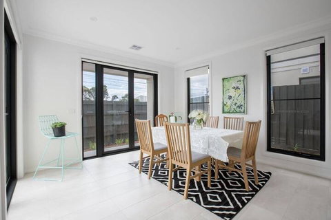 Captivating Large 4br@narre Warren - Accommodation Melbourne 5
