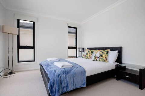 Captivating Large 4br@narre Warren - Accommodation Melbourne 2