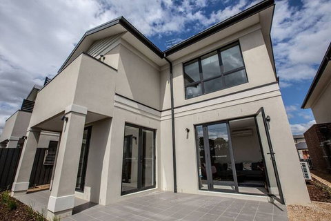 Captivating Large 4br@narre Warren - Accommodation Melbourne 3