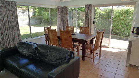 BEACHPOINT COTTAGE - Accommodation Melbourne 3