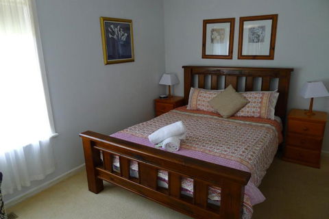 BEACHPOINT COTTAGE - Accommodation Melbourne 4
