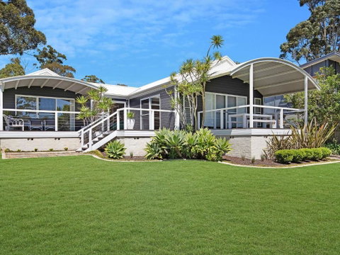 Akarana Beach House :: Jervis Bay Rentals - Accommodation Melbourne 4