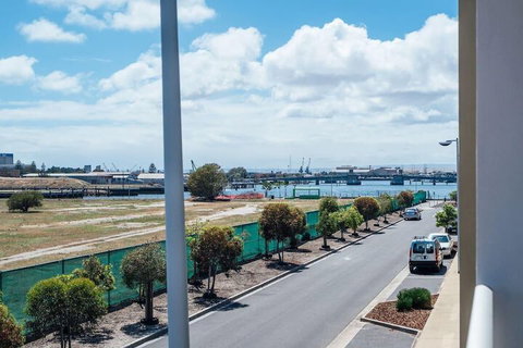 The Cove At New Port Pool Spa Sauna Gym & More - Accommodation Melbourne 1