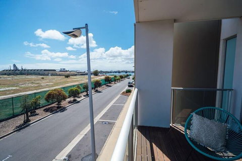 The Cove At New Port Pool Spa Sauna Gym & More - Accommodation Melbourne 2