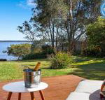 Braeside waterfront fireplace - Accommodation Melbourne