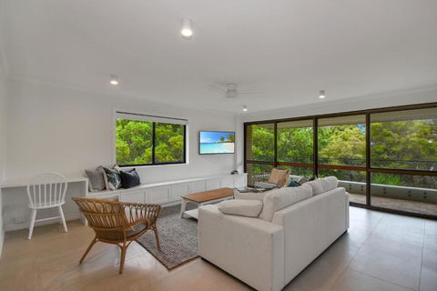 BEAUTIFULLY RENOVATED OCEANSIDE APARTMENT Lamer 9 - Accommodation Melbourne 6