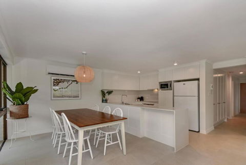 BEAUTIFULLY RENOVATED OCEANSIDE APARTMENT Lamer 9 - Accommodation Melbourne 3