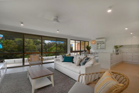 BEAUTIFULLY RENOVATED OCEANSIDE APARTMENT Lamer 9 - Accommodation Melbourne 2