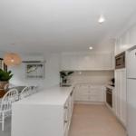 BEAUTIFULLY RENOVATED OCEANSIDE APARTMENT Lamer 9 - Accommodation Melbourne 0