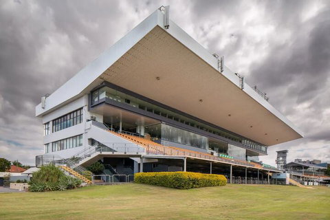 Peaceful 3 Bedroom Apartment In Ascot - Accommodation Melbourne 1