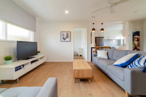 Peaceful 3 Bedroom Apartment In Ascot - Accommodation Melbourne 0