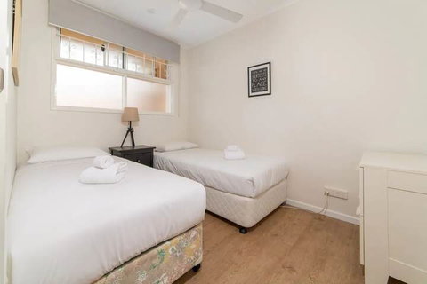 Peaceful 3 Bedroom Apartment In Ascot - Accommodation Melbourne 5