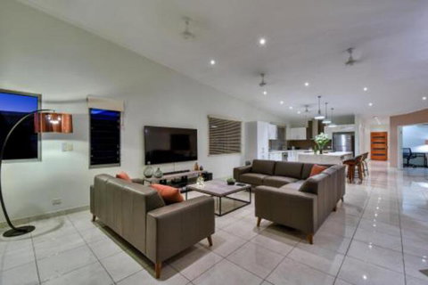 Luxury Darwin City Lights Jacuzzi Central Location Large House New Furnishings - Accommodation Melbourne 5