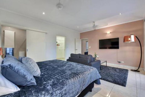 Luxury Darwin City Lights Jacuzzi Central Location Large House New Furnishings - Accommodation Melbourne 2