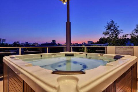 Luxury Darwin City Lights Jacuzzi Central Location Large House New Furnishings - Accommodation Melbourne 6