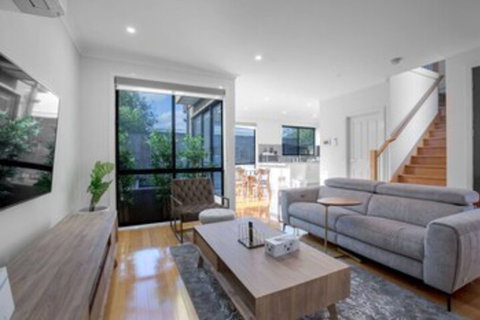 Impressive & Spacious New Townhouse@preston - Accommodation Melbourne 0