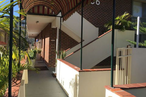 B6 Cafes & Restaurants Close To UWA - Accommodation Melbourne 2