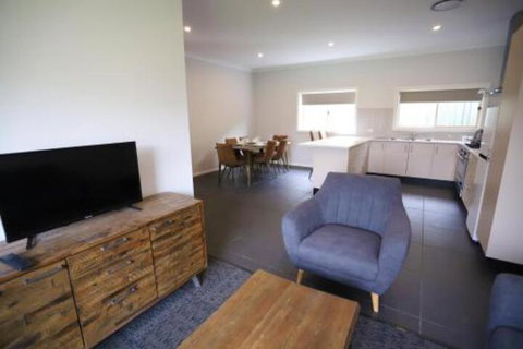 Eastend Studio Apartments - Accommodation Melbourne 3