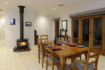 131 Your Vineyard Home In The Heart Of The Vale - Accommodation Melbourne 6