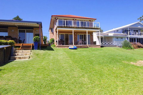 Blue Water At Mannering Park - Accommodation Melbourne 1