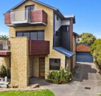 The Island Manor family seaside stay with views - Accommodation Melbourne
