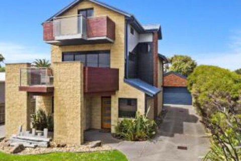 The Island Manor Family Seaside Stay With Views - Accommodation Melbourne 0
