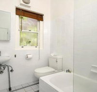 Spacious Two Bedroom Apartment in Crows Nest HUNT1 - Accommodation Melbourne