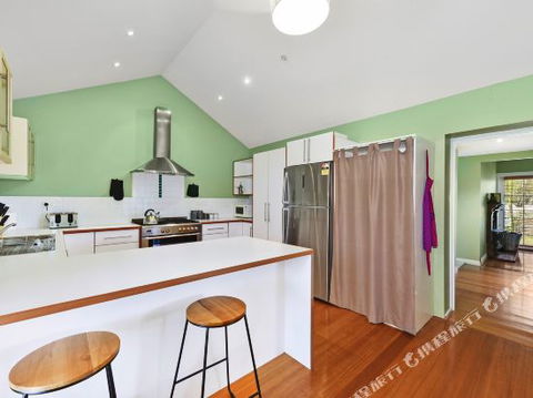 Family Friendly Weatherboard Cottage - Accommodation Melbourne 4