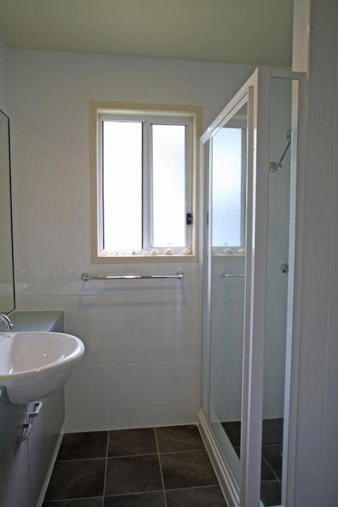 Berrara Lagoon Front Chalet - Accommodation Melbourne 6