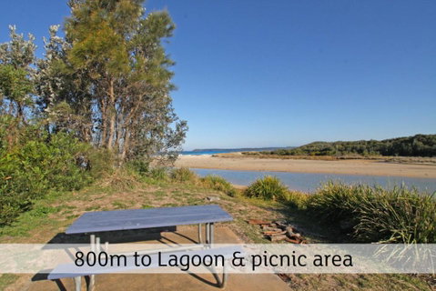 Berrara Lagoon Front Chalet - Accommodation Melbourne 1