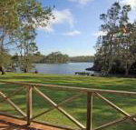 Berrara Lagoon Front Chalet - Accommodation Melbourne