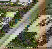 Belle Escapes - Sapphire Suite Absolute Beachfront Alamanda Resort 17 - Accommodation Melbourne