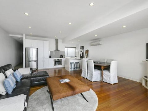 LOUTTIT BAY APARTMENT 2 Main Street With Wifi & Views - Accommodation Melbourne 1