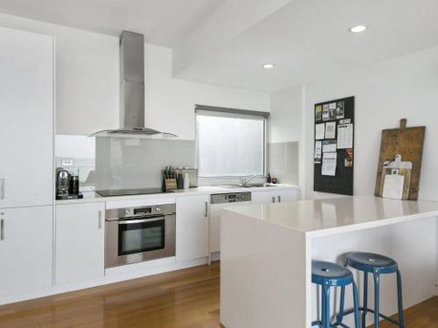 LOUTTIT BAY APARTMENT 2 Main Street With Wifi & Views - Accommodation Melbourne 0